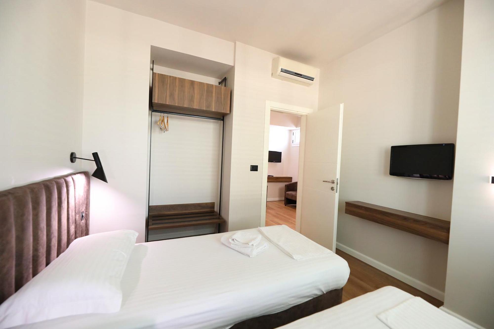 Hotel Libertas Vlorë エクステリア 写真