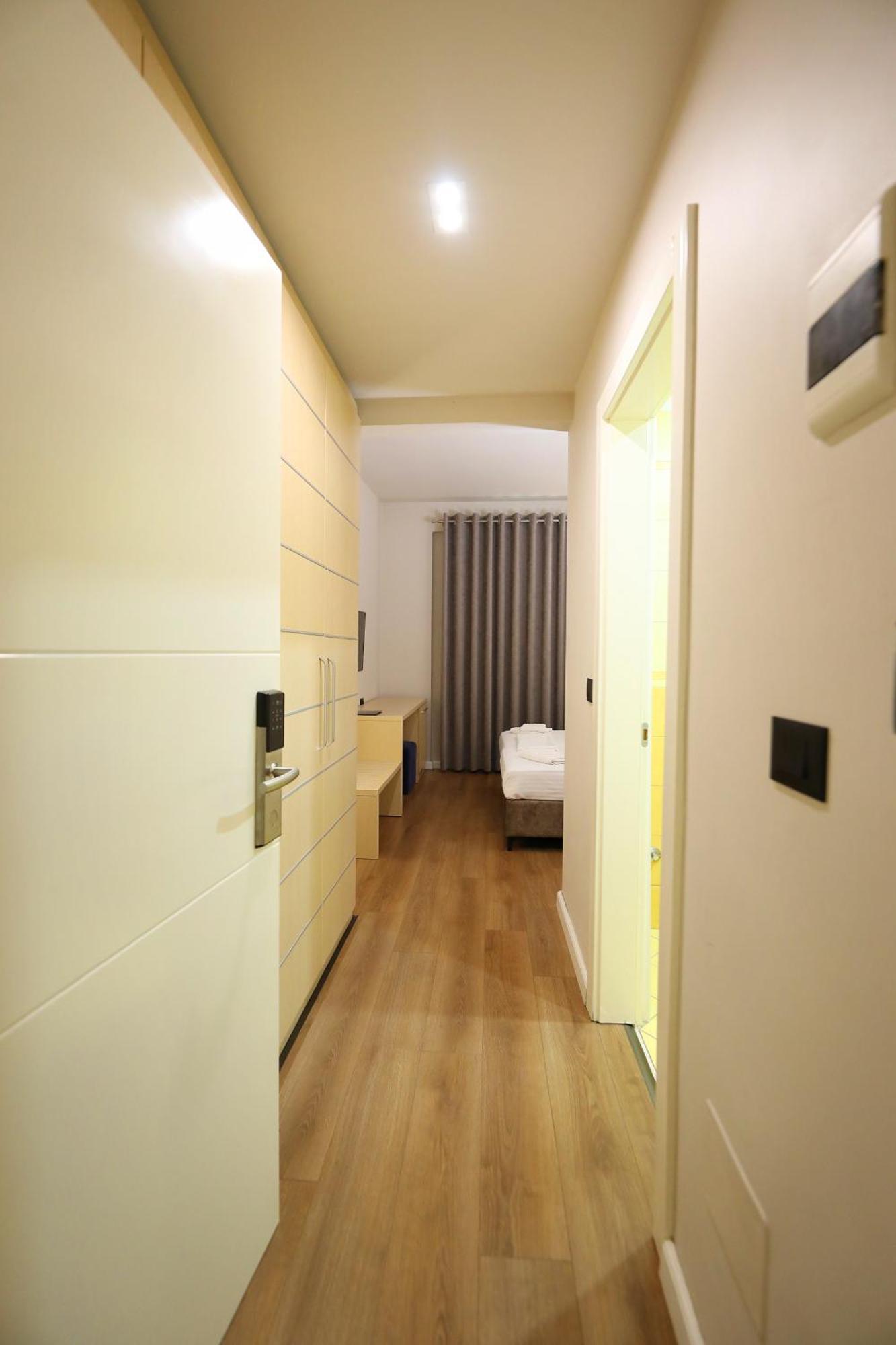 Hotel Libertas Vlorë エクステリア 写真