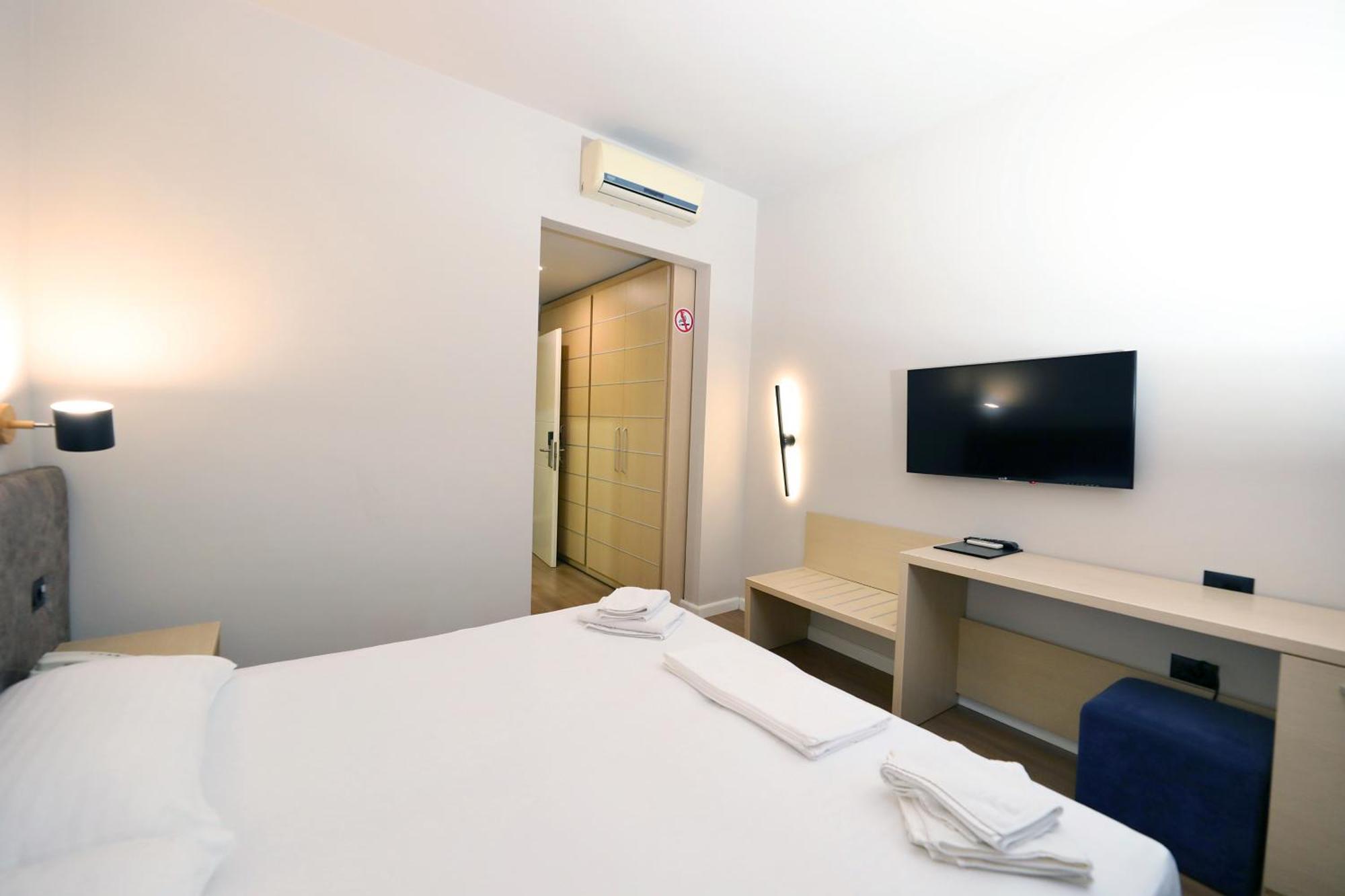 Hotel Libertas Vlorë エクステリア 写真