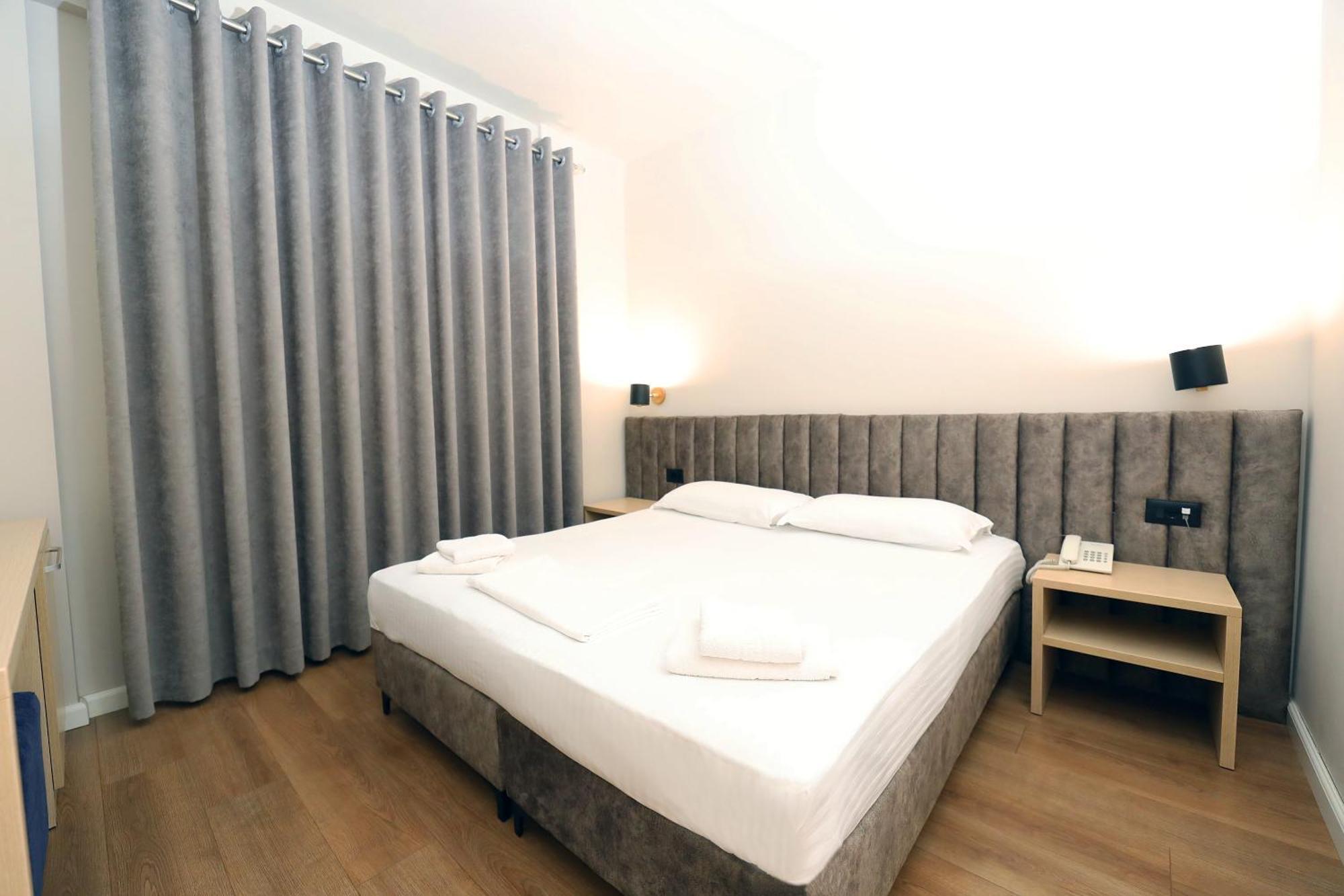 Hotel Libertas Vlorë エクステリア 写真